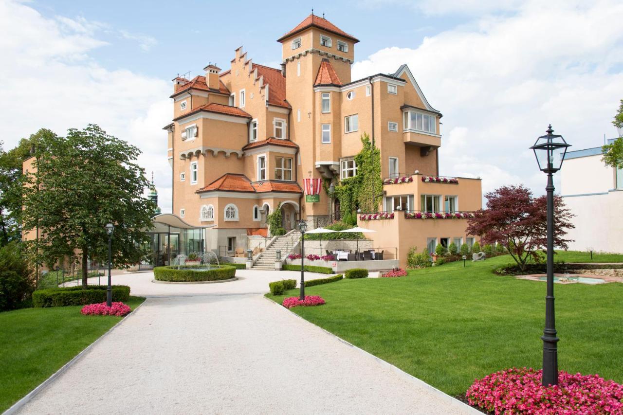 Schloss Moenchstein Salzburg