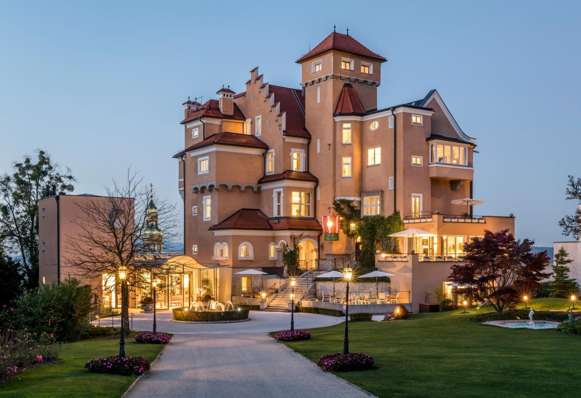 Hotel Schloss Moenchstein