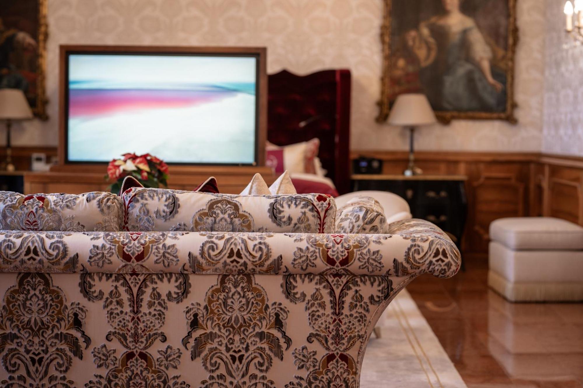 Hotel Schloss Moenchstein 5*