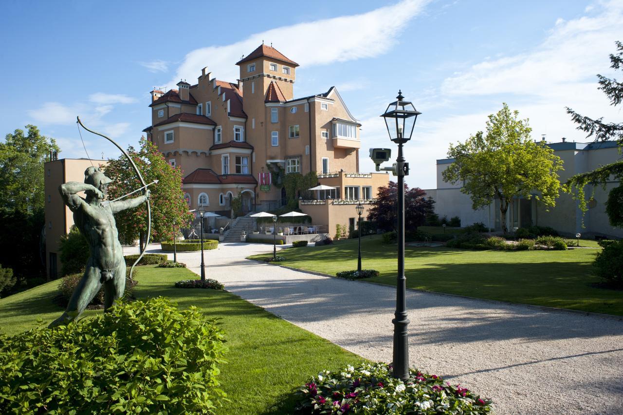 Hotel Schloss Moenchstein